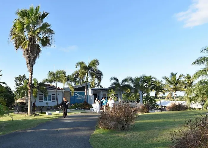 Isabela Bonita - Vacation & Event Venue Sleeps 50!Villa